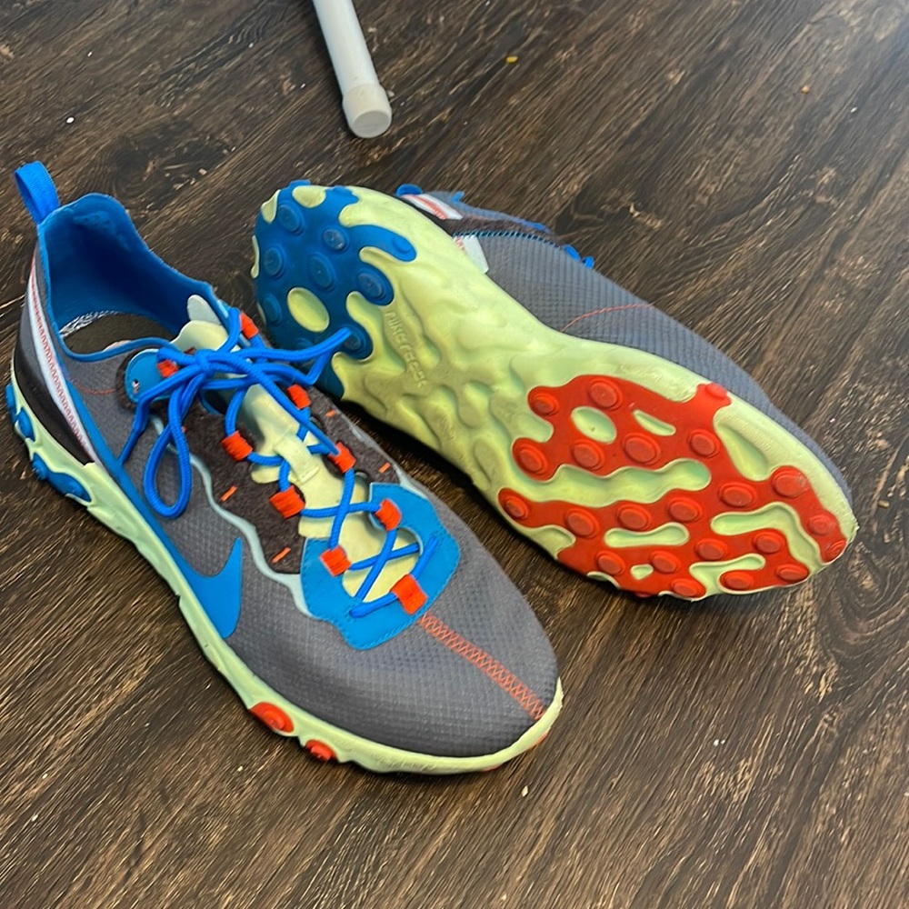 Nike react tennis shoes